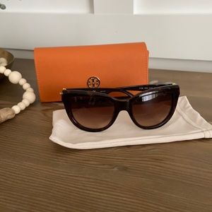Tory Burch Sunglasses. TY7088. Case and bag included.